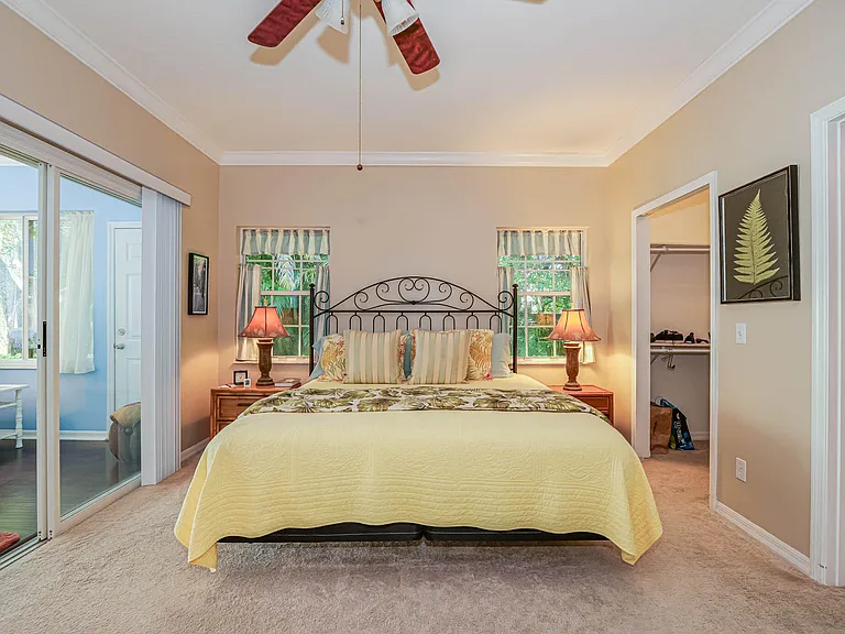 335 Hawthorne Ln — Photo 18