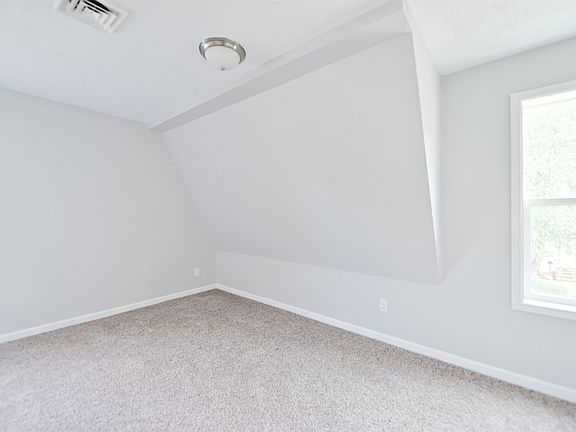 2nd image of 1422 Marine St
