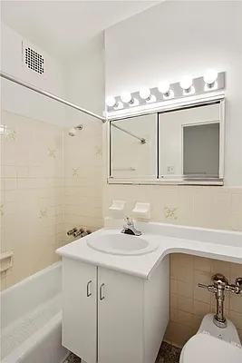 Sold by Mirador Real Estate | media 12