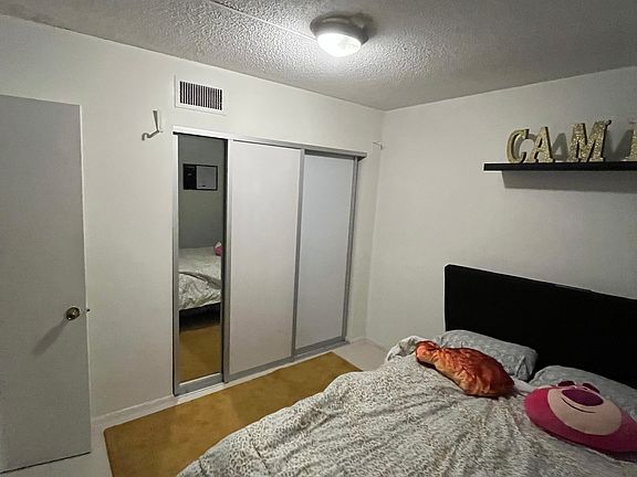 4th image of 515 W Park Dr
