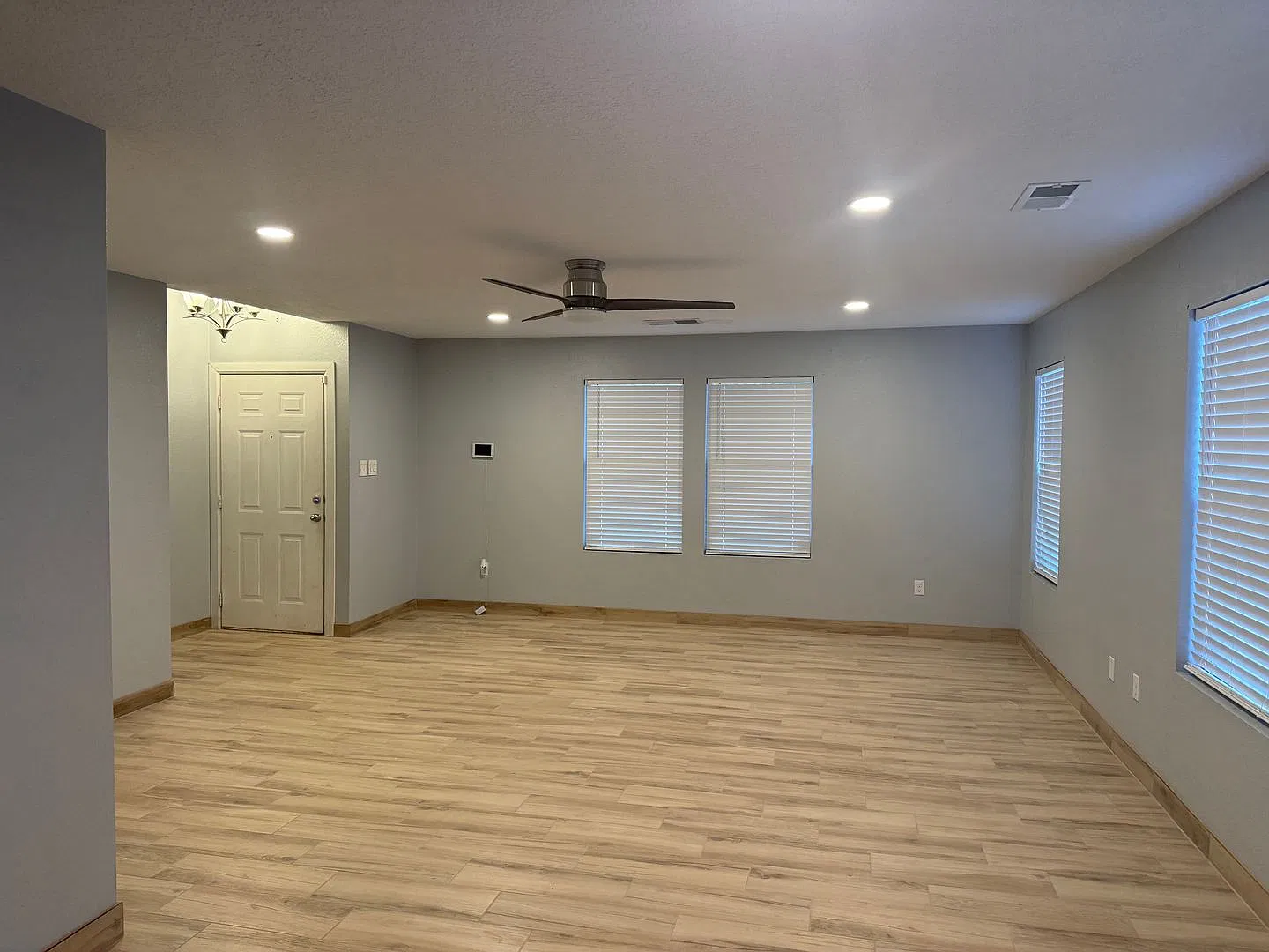 3 Bed 2 Bath with all appliances near Cottonwood Mall area — Photo 2