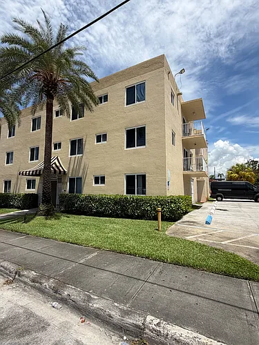 1771 SW 3rd St #205 Photo 1