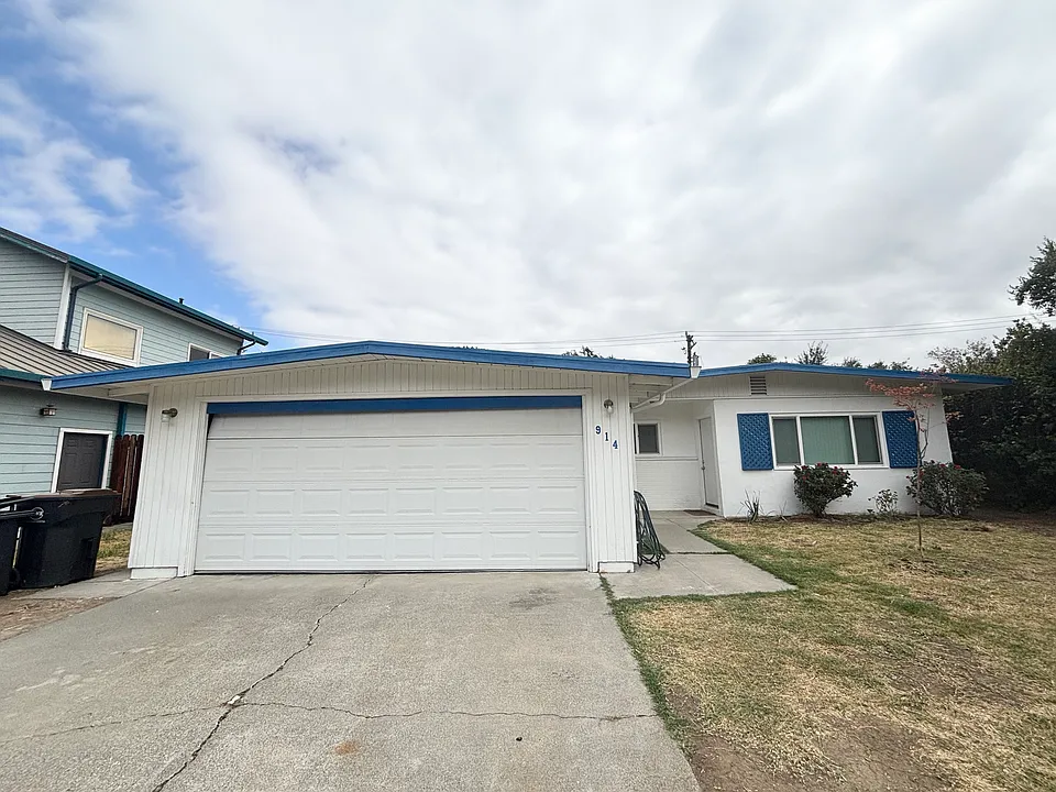 914 Snyder Dr
