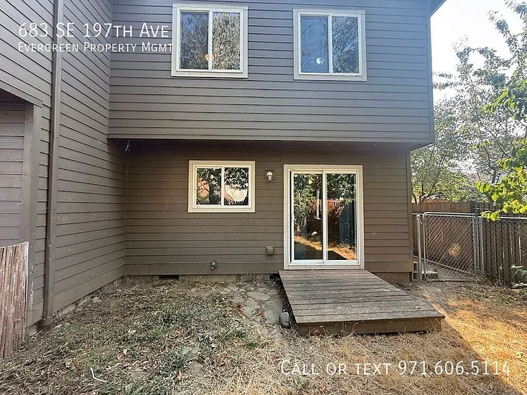 683 SE 197th Ave — Photo 42