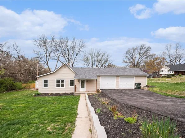 4102 Iowa St, Leavenworth, KS 66048