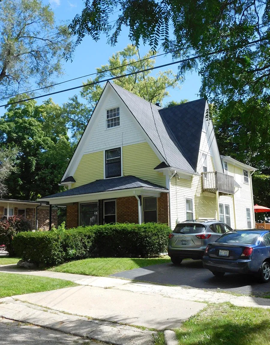6 bed, 4792 sqft, $2,970 — Photo 1