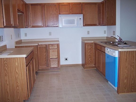 4th image of 350 Brookside Dr