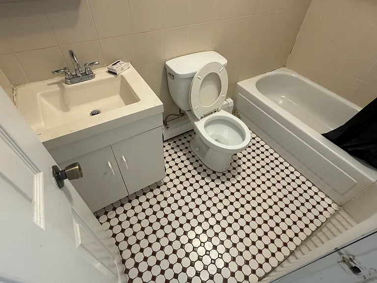 21 Pine St #1-L — Photo 9