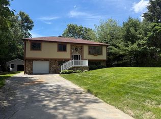 1174 Old Fall River Rd, Dartmouth, MA 02747