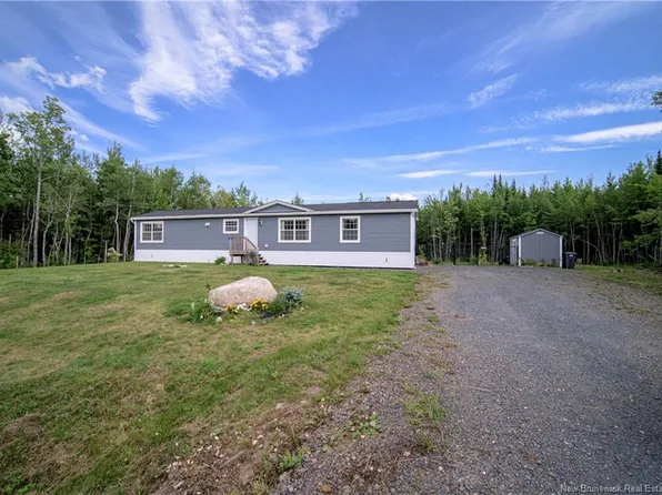126 Carrie St, Lincoln, NB E3B 5B7