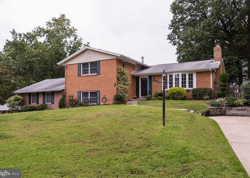 1st image of 3907 Oak Hill Dr