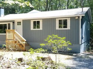 8965 Robinhood Dr, Kunkletown, PA 18058