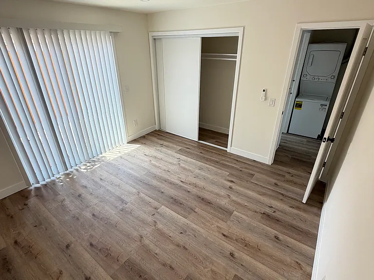210 S Oak St — Photo 6
