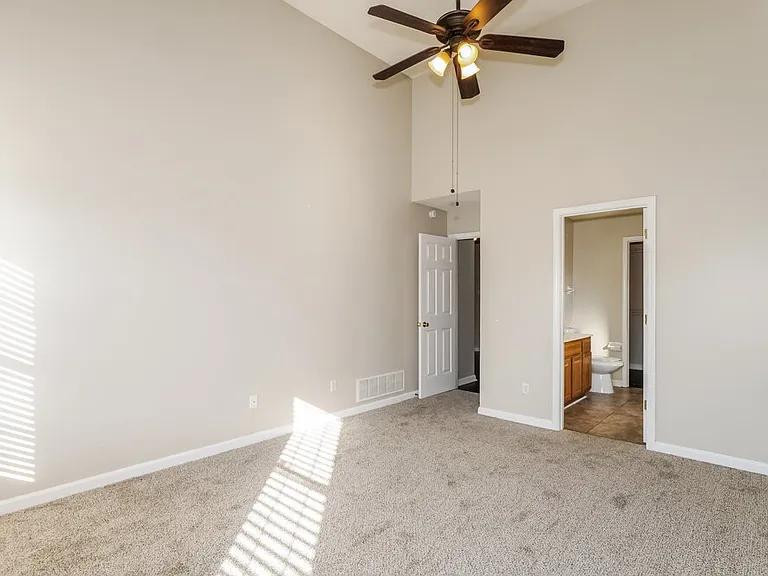 115 Winding Creek Dr — Photo 11