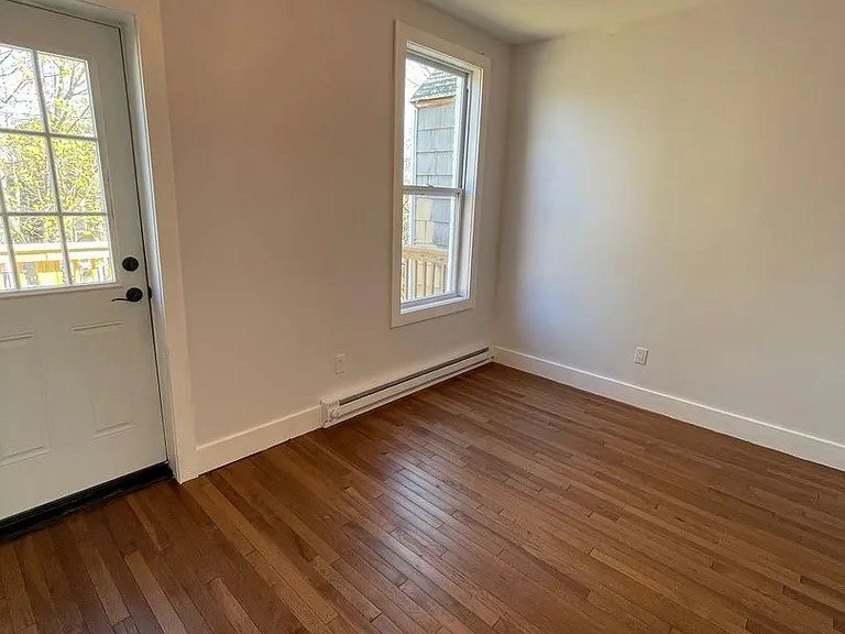 88 Courtney Ave. — Photo 9