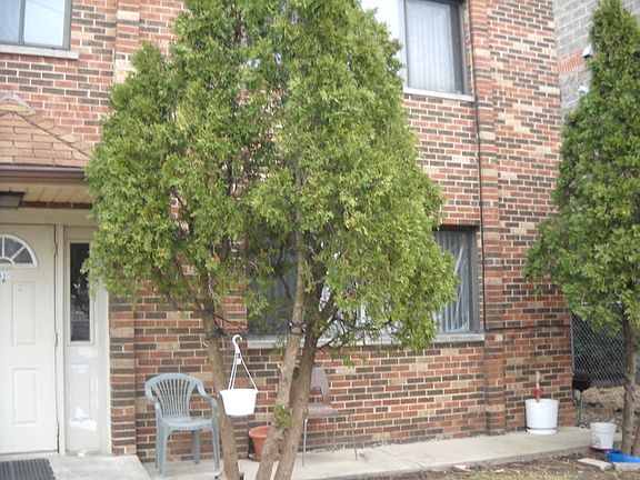 2nd image of 5437 S Elsdon Ave APT 2S