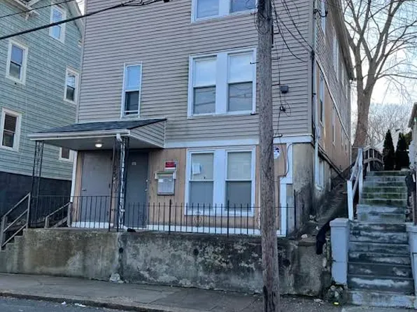 55 Paradis Ave Floor 3, Woonsocket, RI 02895