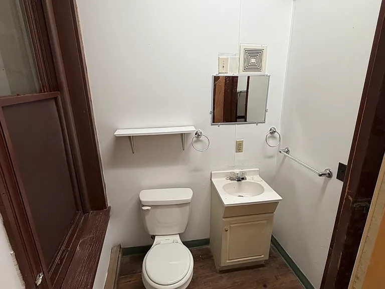 130 Main St #4 — Photo 7
