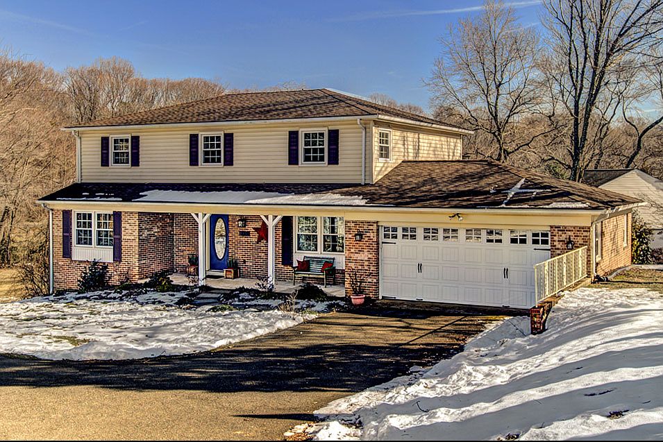 2nd image of 2721 Calkins Rd
