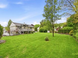 15 Fairview Ave, Newton Town, NJ 07860