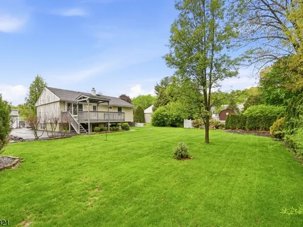 15 Fairview Ave, Newton Town, NJ 07860
