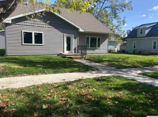 617 S Massachusetts Ave, Mason City, IA 50401