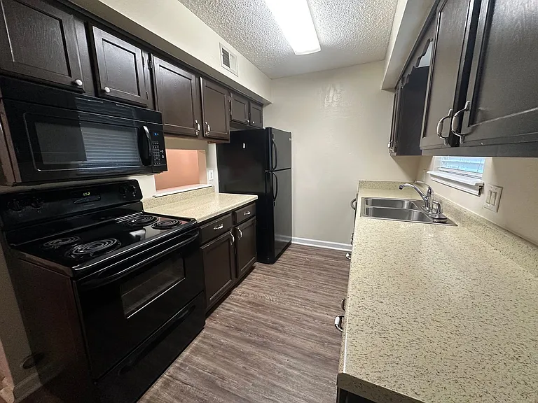 1304 N Nashville Ave — Photo 3