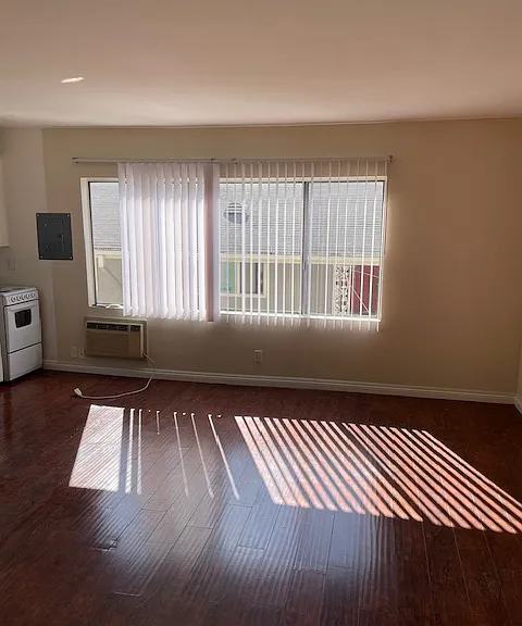 Alex Apartments — Photo 11