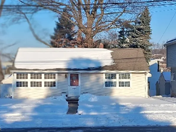 8 Potter Rd, Clifton City, NJ 07013