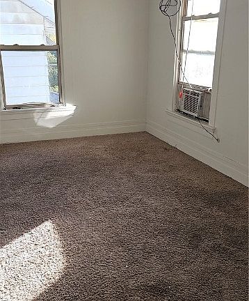 3rd image of 1233 Everett Dr