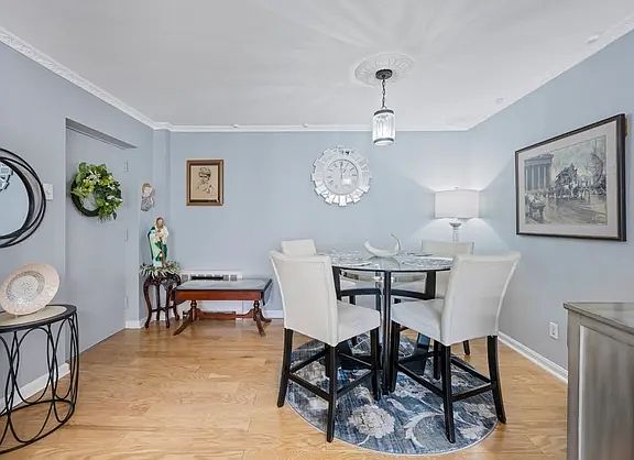 4th image of 10 Juniper St #22