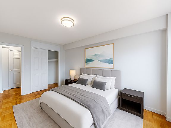 3rd image of 33 Greenwich Ave APT 7H