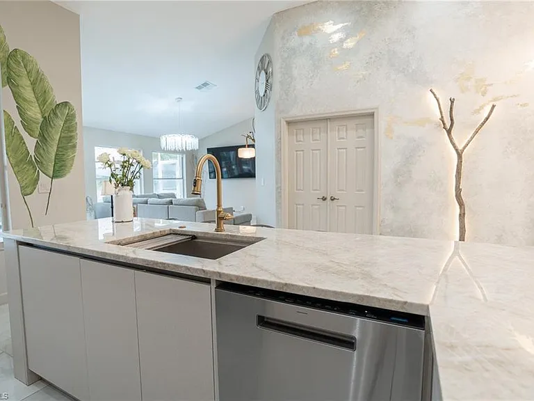 7712 Citrus Hill Ln — Photo 14
