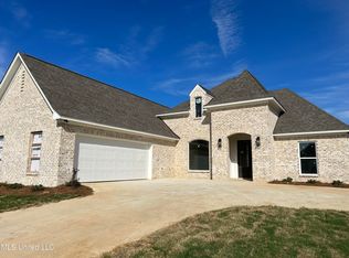 114 Sweetbriar Dr, Canton, MS 39046