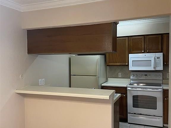 5th image of 17401 Red Oak Dr APT 93