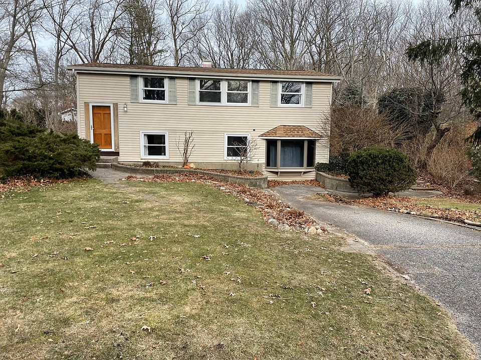 1st image of 9 Woodchuck Ln