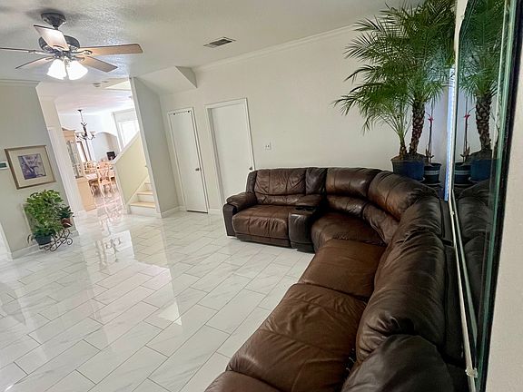 3rd image of 606 Wolcott Ln