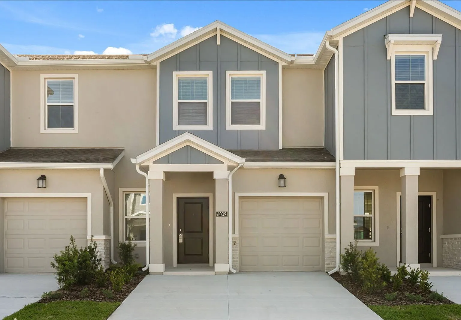 3 bed, 2.5 bath, $2,400 — Photo 1