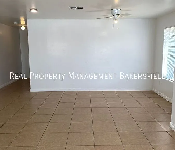 106 E Warren Ave #A — Photo 2