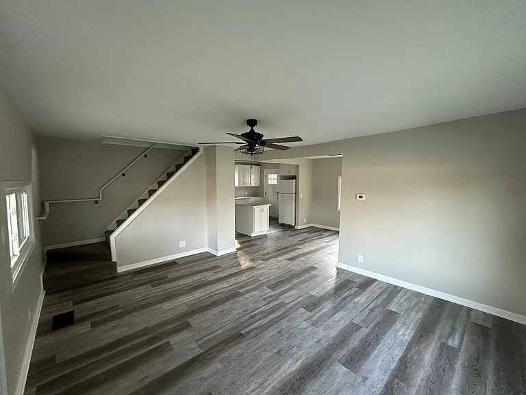 265 W State St — Photo 2