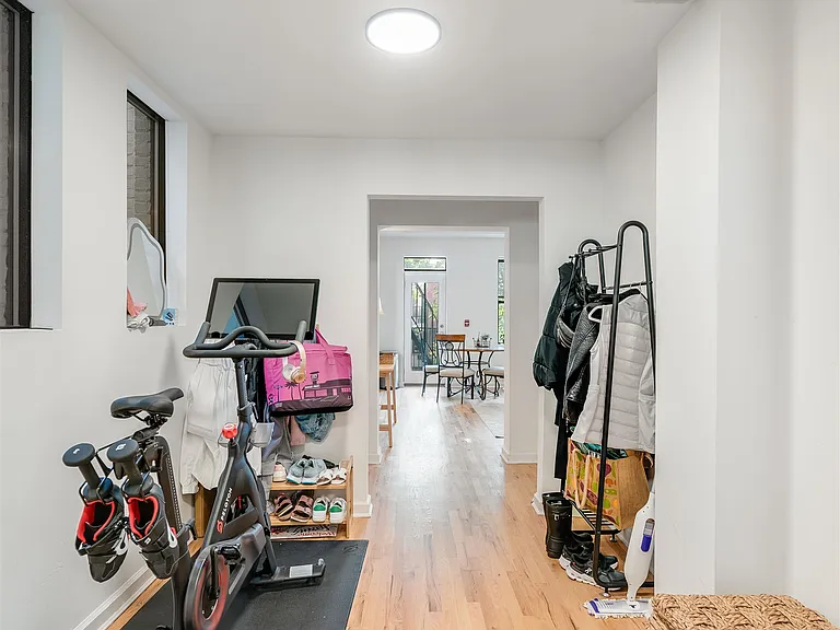 830 Hudson St #4 — Photo 7
