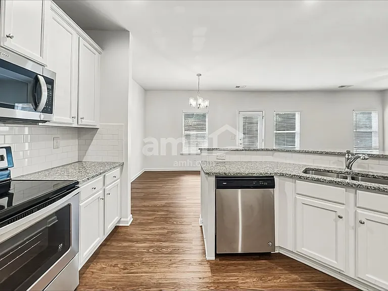 516 Woodall Rd — Photo 4