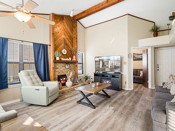 4th image of 821 Dublin Dr #153