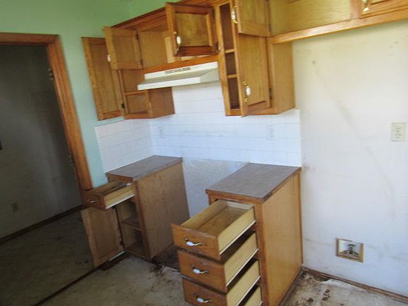 4th image of 705 S Berry Ln
