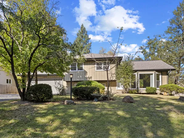 28W700 Barnes Ave, West Chicago, IL 60185