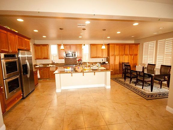 2nd image of 905 Farm House Ln