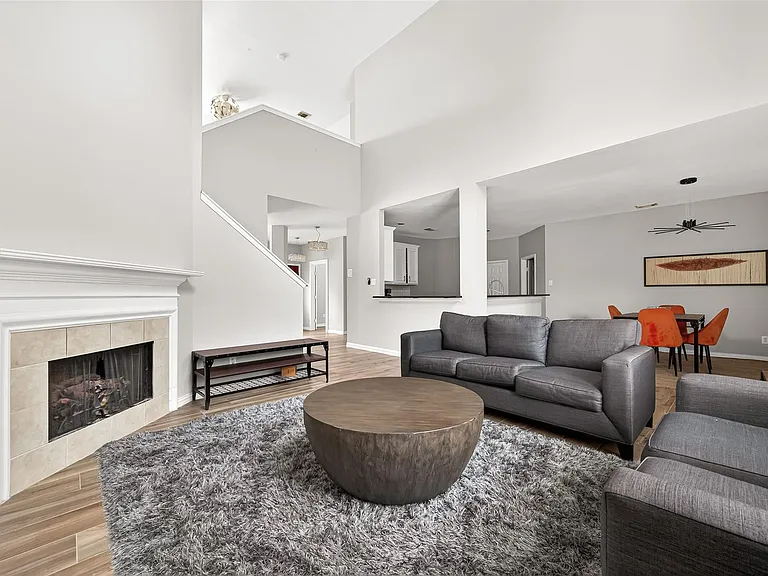 25507 Lyon Springs Ct — Photo 15