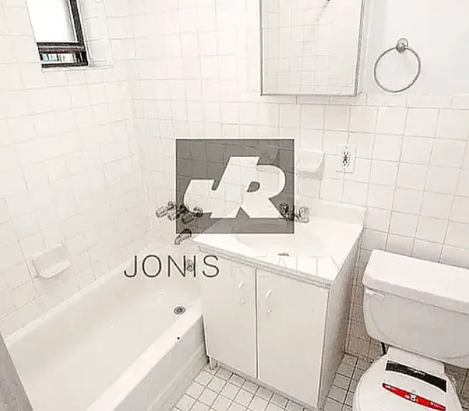 318 E 34th St #5A — Photo 3
