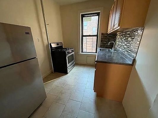 4th image of 463 E 23rd St #44