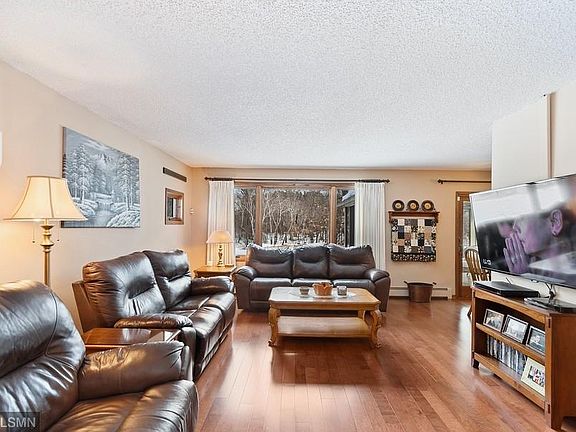 4th image of 20305 Jewell St NE
